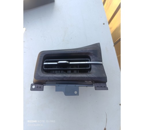 Дефлектор воздушный левый