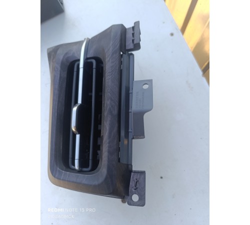 Дефлектор воздушный левый