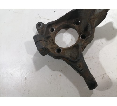 Кулак поворотный передний левый