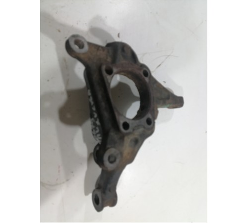 Кулак поворотный передний левый