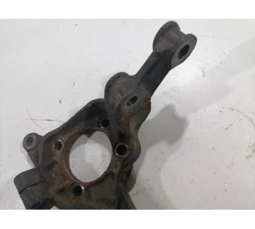 Кулак поворотный передний левый