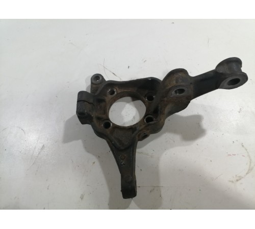 Кулак поворотный передний левый