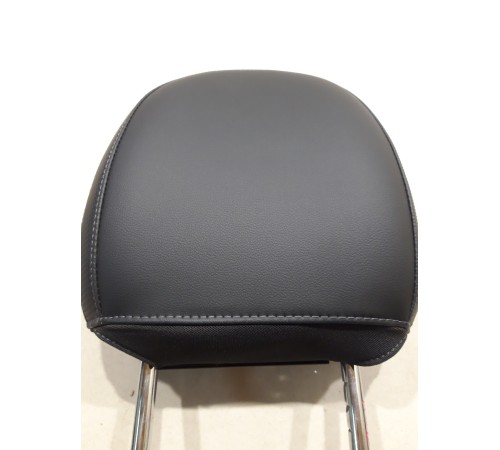 Подголовник сиденья (передний правый)