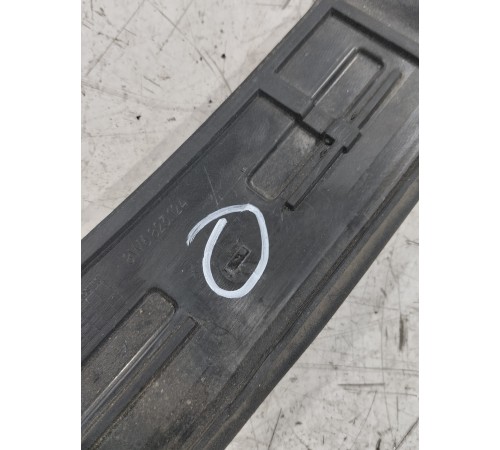 Уплотнитель капота центральный