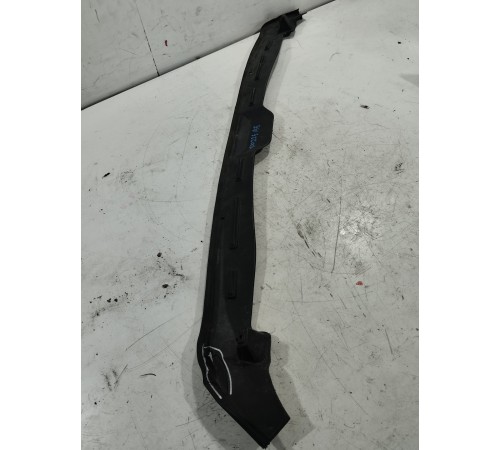 Уплотнитель капота центральный