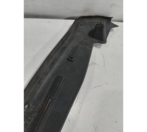 Уплотнитель капота центральный