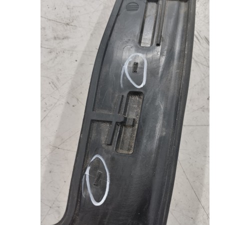 Уплотнитель капота центральный