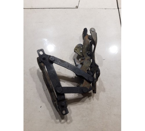 Петля капота(правая)