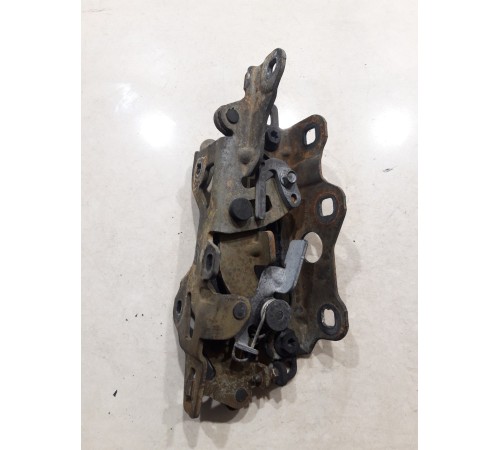 Петля капота(правая)