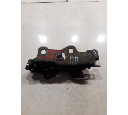 Петля капота(правая)