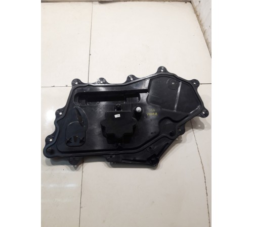 Панель двери (передняя, левая)