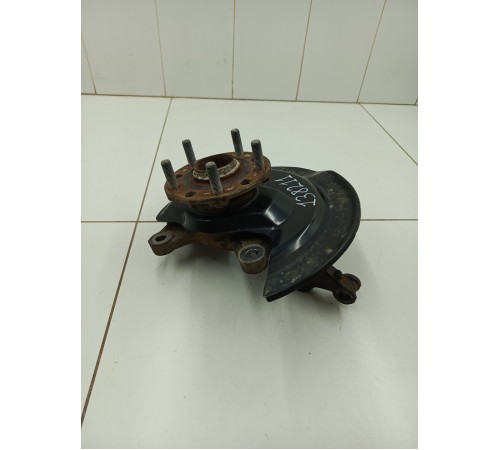 Кулак поворотный Передний Правый