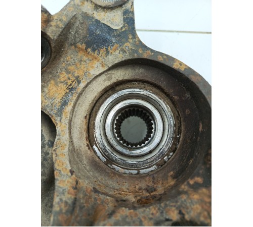 Кулак поворотный Передний Правый