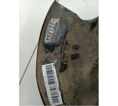 Кулак поворотный Передний Правый