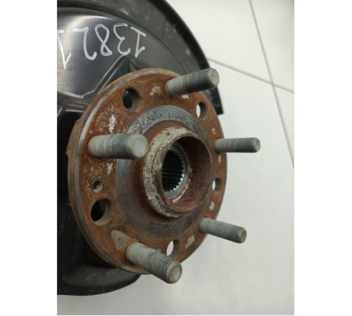 Кулак поворотный Передний Правый