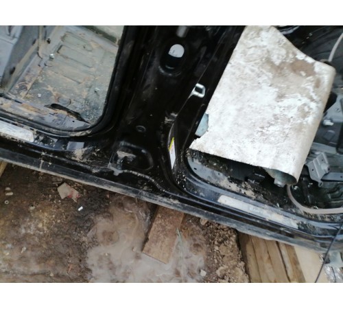 Порог правый с центральной стойкой