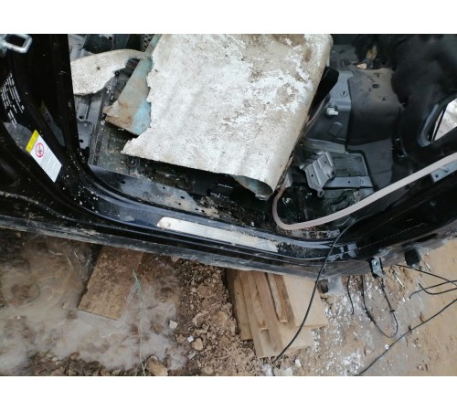 Порог правый с центральной стойкой