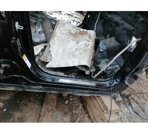 Порог правый с центральной стойкой