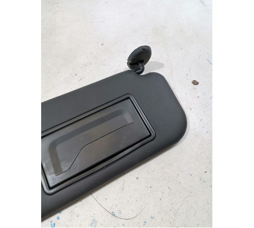 Козырёк солнцезащитный правый