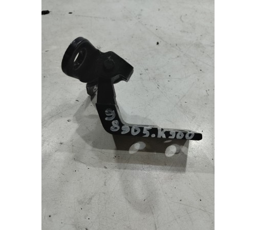 Петля двери(задняя левая нижняя)