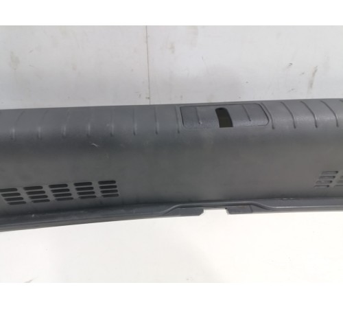 Накладка замка багажника задней панели