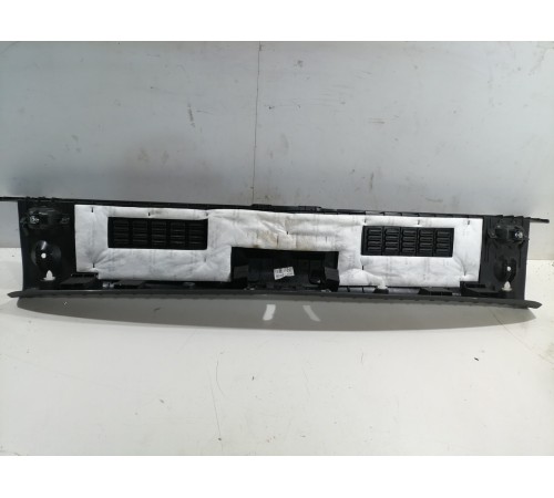 Накладка замка багажника задней панели