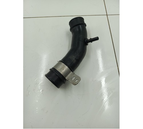 Патрубок системы охлаждения