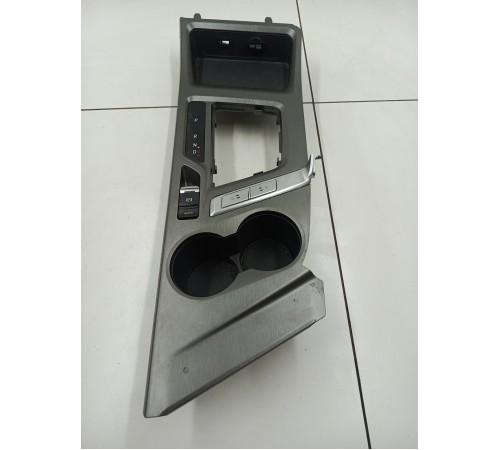 Накладка центральной консоли в многофункциональными кнопками