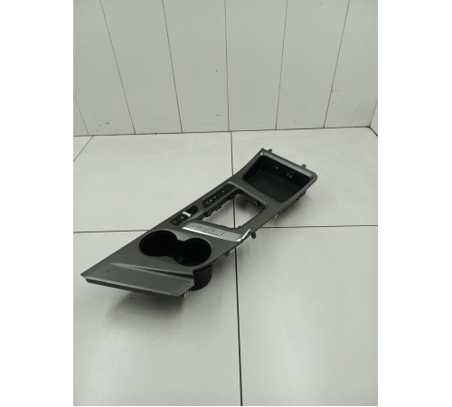 Накладка центральной консоли в многофункциональными кнопками