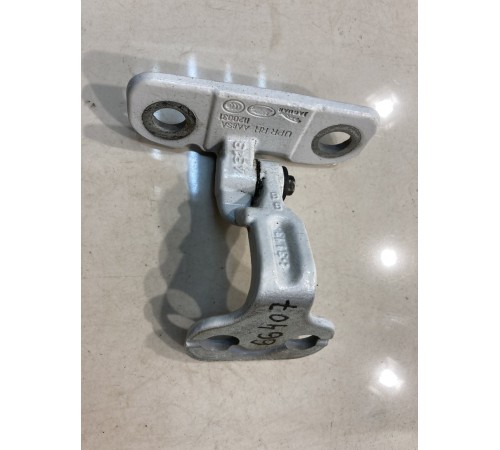 Петля двери (задняя, правая, верхняя)