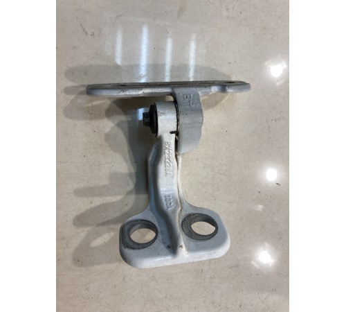 Петля двери (задняя, правая, верхняя)