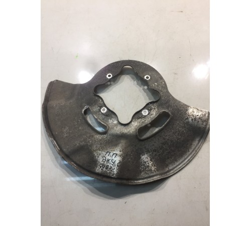 Кожух тормозного диска (передний, правый)