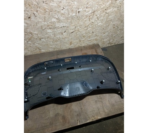 Обшивка крышки двери багажника