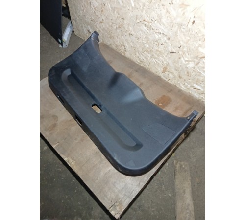 Обшивка крышки двери багажника