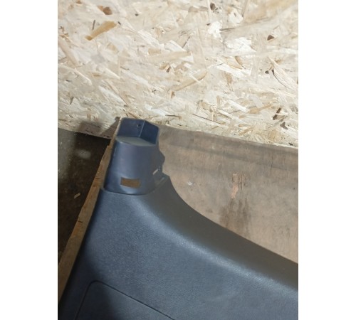 Обшивка крышки двери багажника