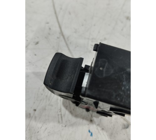 Кнопка стеклоподъемника задняя правая