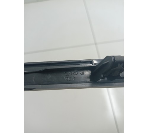 Решетка динамика передней правой двери