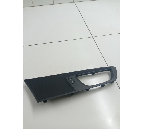 Решетка динамика передней правой двери