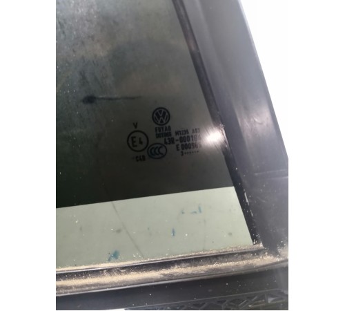 Глухое стекло заднее правое