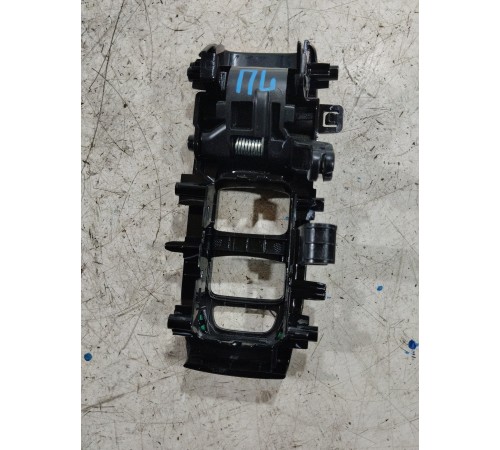 Ручка открывания двери передняя левая внутренняя