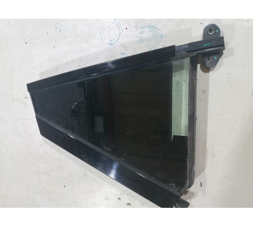 Форточка двери задняя правая