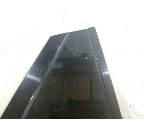 Форточка двери задняя правая