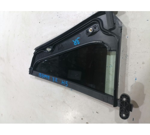 Форточка двери задняя правая