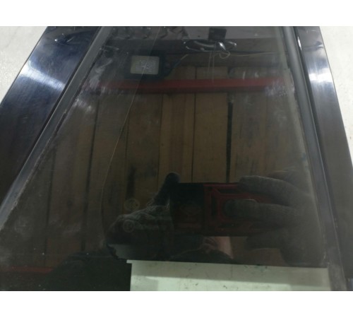 Форточка двери задняя правая