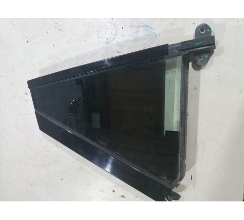 Форточка двери задняя правая