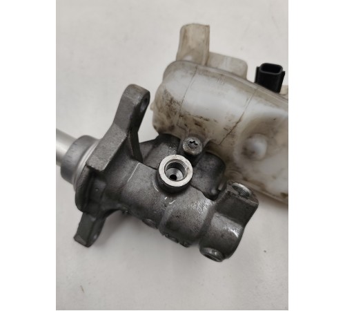 Главный тормозной цилиндр в сборе