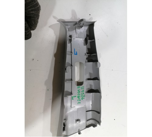 Обшивка центральной стойки левая верхняя 