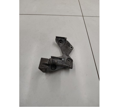 Кронштейн генератора