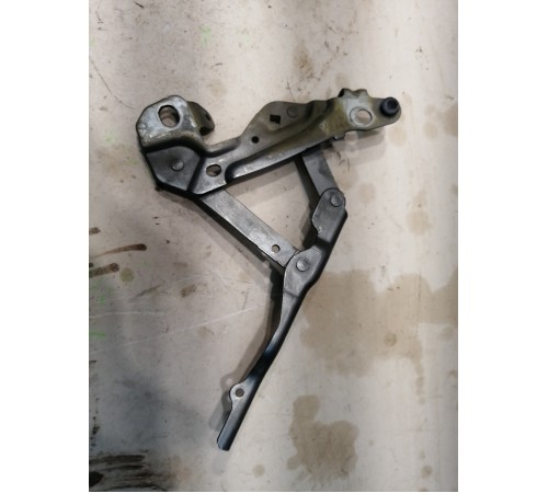 Петля капота правая