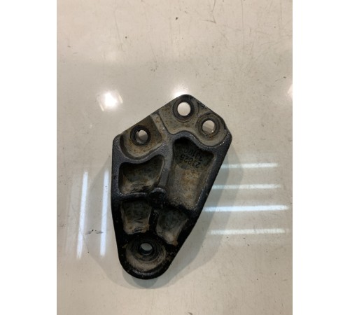 Кронштейн двигателя (правый)